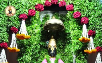 *पंढरपुरचे विठ्ठल मंदिर खुले रंगीबेरंगी* *फुलांची आकर्षक सजावट*