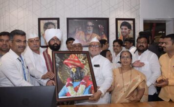 आषाढीच्या महापुजेचे मुख्यमंत्र्यांना निमंत्रण