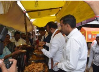 *पालकमंत्री जयकुमार गोरे यांनी केली पत्राशेड व दर्शन रांगेची पाहणी भाविकांशी संवाद*