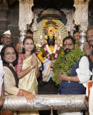 रोजगार हमी योजना मंत्री भरत गोगावले यांनी घेतले श्री विठ्ठल रुक्मिणी मातेचे दर्शन