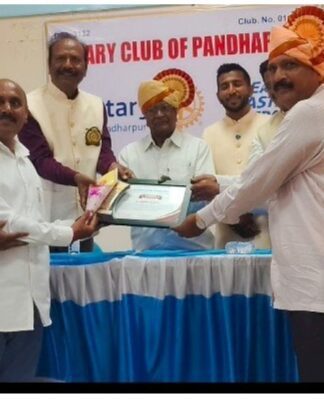 रोटरी क्लब पंढरपूरतर्फे मुख्याध्यापक काशिनाथ गोगाव यांचा ‘नेशन बिल्डर अवॉर्ड’ने सन्मानित