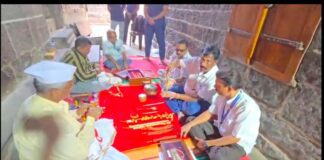 नवरात्र महोत्सव साठी श्री विठ्ठल-रुक्मिणी मातेच्या मौल्यवान अलंकारांची गाठवणी पूर्ण